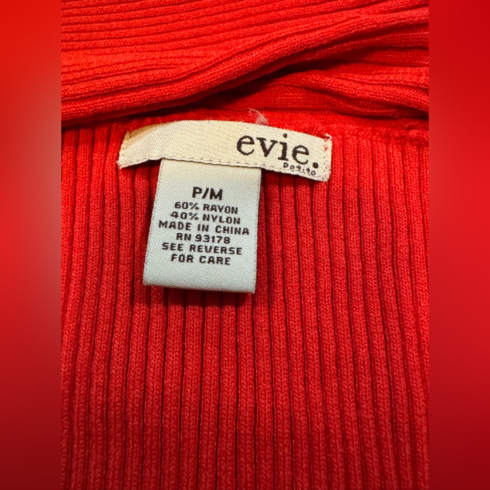 EVIE Red Ribbed Blouse with Embellished Detail - Picture 2 of 3